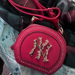 Red New York purse and hat set